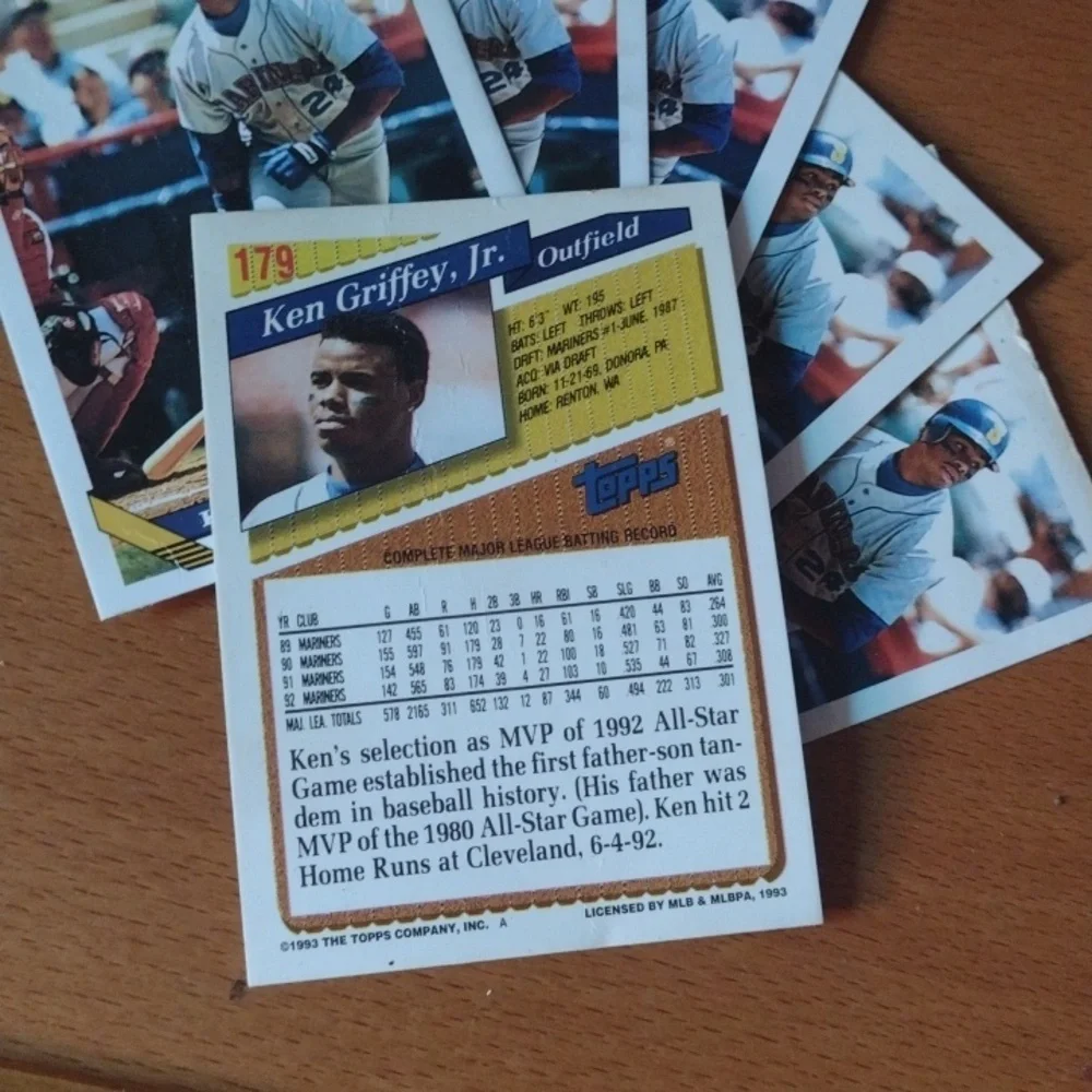 Ken Griffey Jr BB Cards Lot - Picture 4 of 4